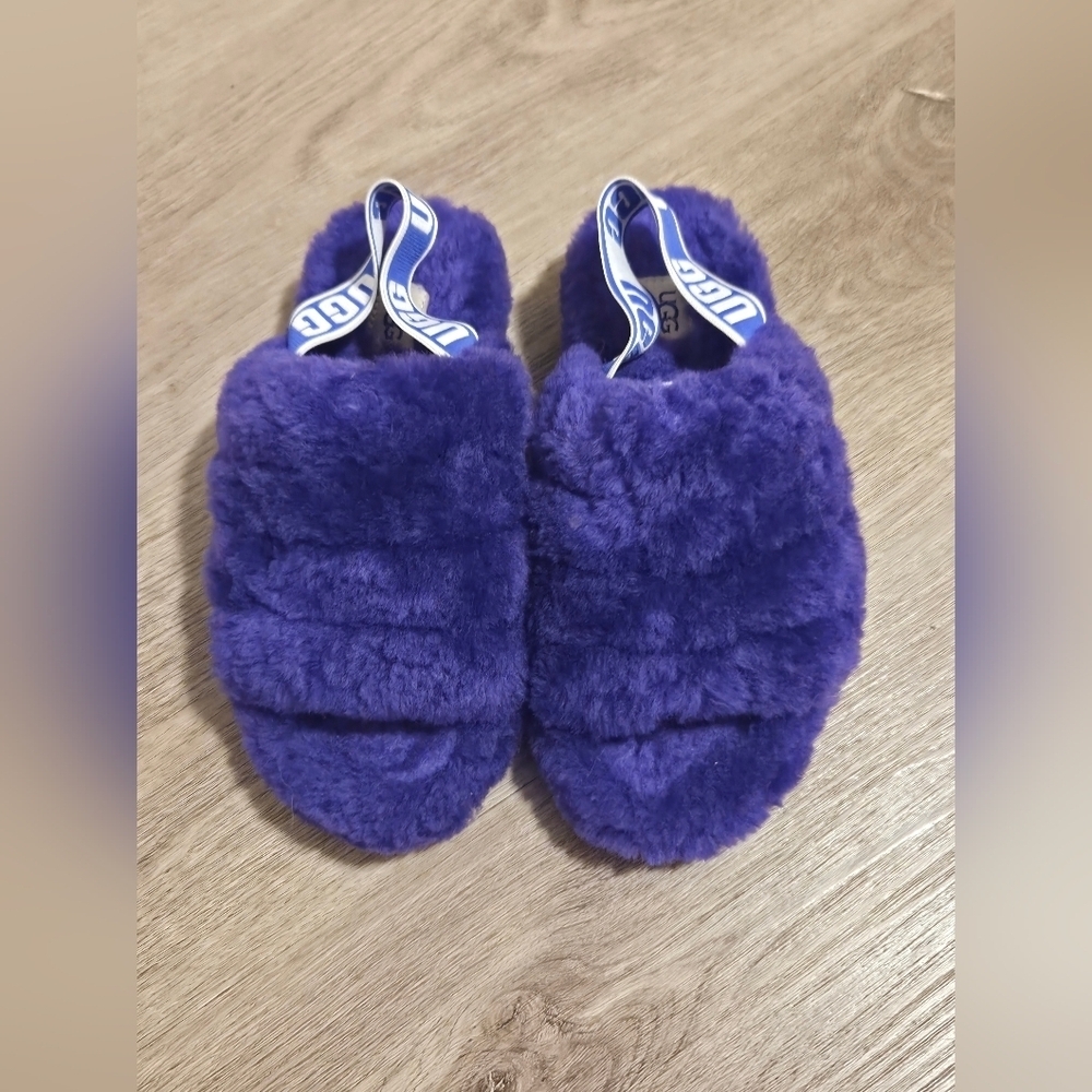 UGG Women Sandals Size 6 Brand New